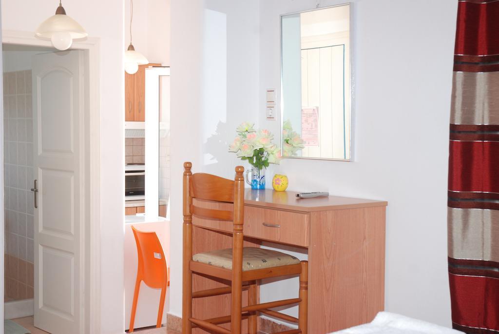 Pension Katerina Studios Tourlos Bilik gambar